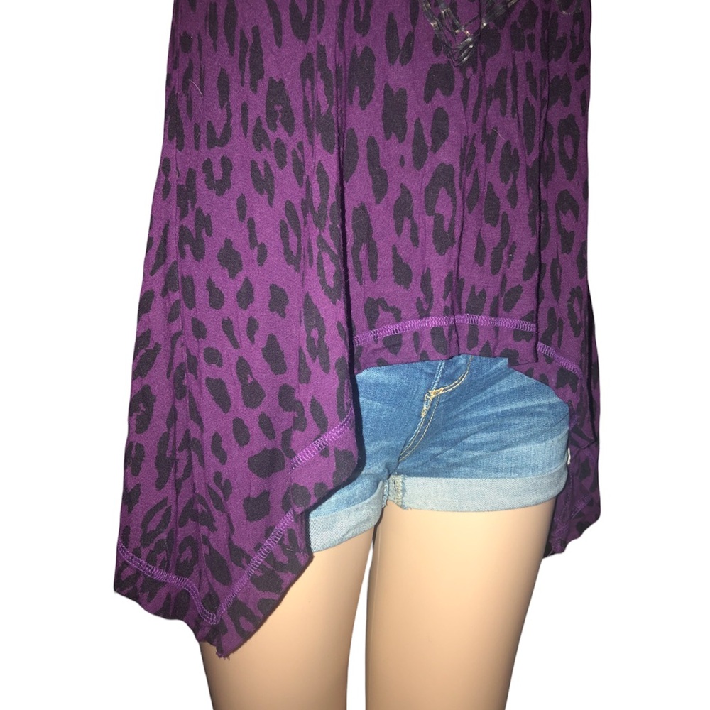 𝐕𝐄𝐑𝐀 𝐖𝐀𝐍𝐆 | PURPLE AND BLACK CHEETAH PRINT RACERBACK TANK TOP - Picture 6 of 10
